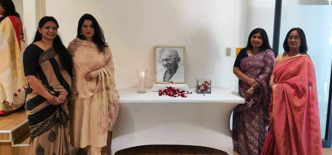 <p>At commemoration of Mahatma Gandhi's 153rd birth anniversary organized by the High Commission, floral tributes were offered to Bapu</p>
