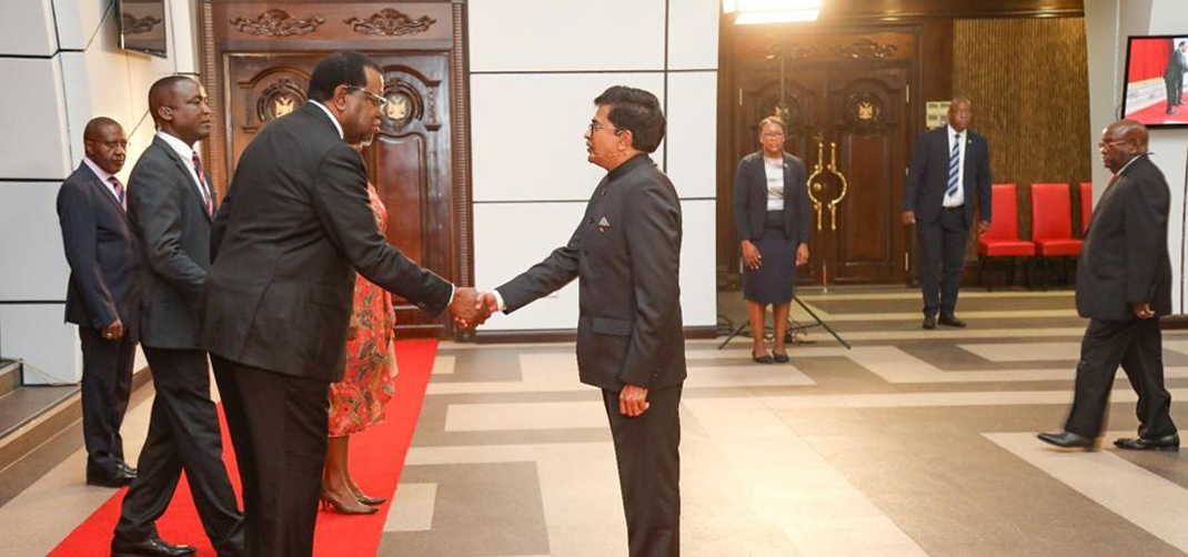 <p>High Commissioner Mr. M. Subbarayudu being received by the President of Namibia H.E. Dr. Hage Geingob after presentation of credentials on 13th April, 2023 to the H.E. President of Namibia upon assuming charge as High Commissioner of India to Namibia.</p>
